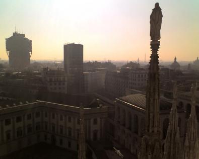 foto scattata dall'alto del Duomo: si possono chiaramente vedere le
le polveri sottili